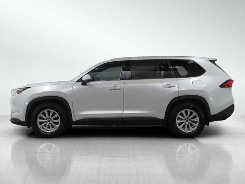 Used 2024 Toyota Grand Highlander XLE image 2