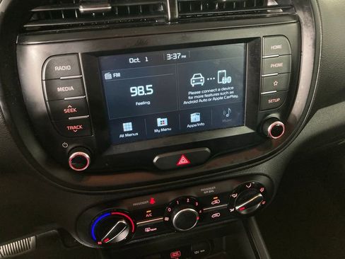 Certified 2021 Kia Soul LX image 2