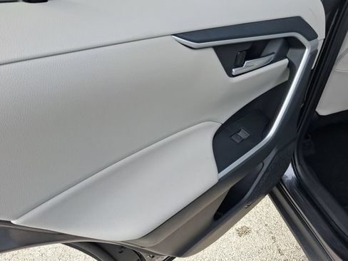 Used 2025 Toyota RAV4 XLE Premium FWD image 9