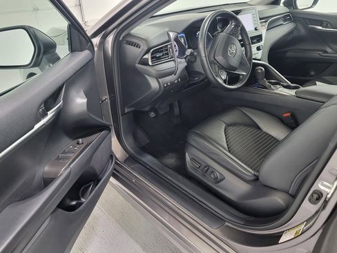 Used 2023 Toyota Camry SE image 11