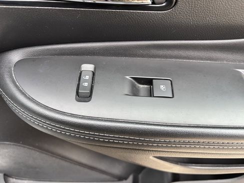 Used 2019 Buick Encore Sport Touring image 28