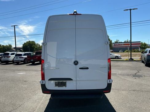 Used 2025 Mercedes-Benz Sprinter 4500 image 7