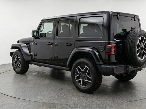 Used 2025 Jeep Wrangler Unlimited Sahara AWD/4WD image 6