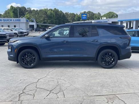 New 2026 Chevrolet Traverse LT w/ Midnight/Sport Edition FWD image 2