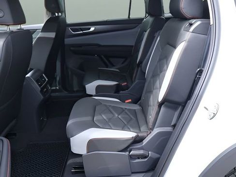 New 2026 Volkswagen Atlas Peak Edition AWD/4WD image 14