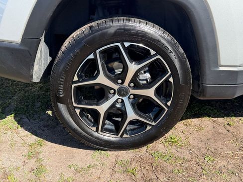 Used 2025 Jeep Compass Limited image 31