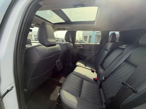 Used 2025 Mitsubishi Outlander SEL image 12