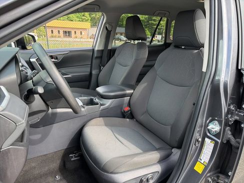 Used 2025 Toyota RAV4 XLE AWD/4WD image 22