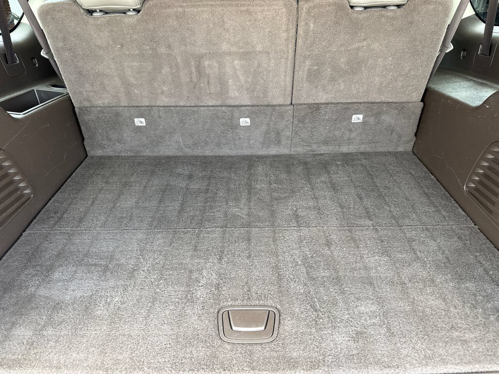 Used 2017 GMC Yukon XL Denali w/ Open Road Package AWD/4WD image 11