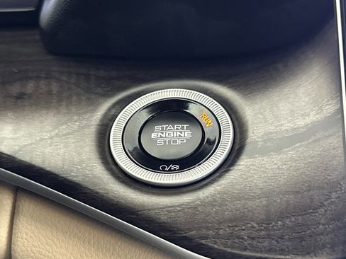 New 2025 Jeep Grand Cherokee L Limited w/ Luxury Tech Group II image 24