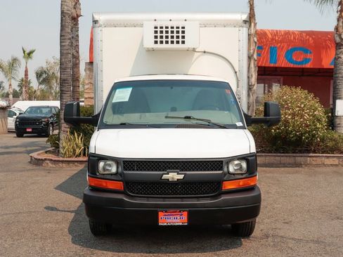 Used 2015 Chevrolet Express 4500 image 3
