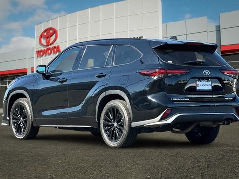 Certified 2025 Toyota Highlander XSE AWD/4WD image 5