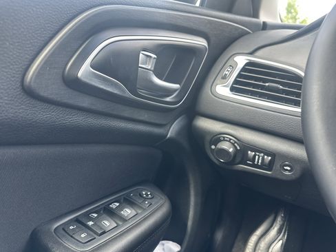 Used 2015 Chrysler 200 Limited w/ Convenience Group FWD image 26