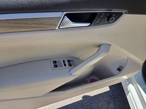 Used 2017 Volkswagen Passat 1.8T SE FWD image 18