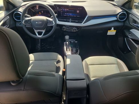 New 2026 Chevrolet Trax LT w/ Midnight Edition FWD image 16