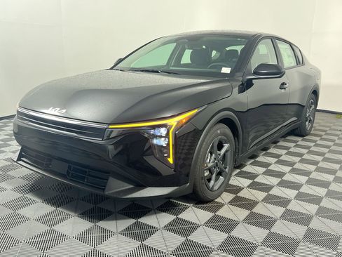 New 2025 Kia K4 LXS image 9