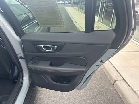 Used 2025 Volvo V60 B5 Cross Country Plus image 12