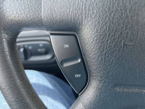 Used 2002 Ford Explorer XLS image 19