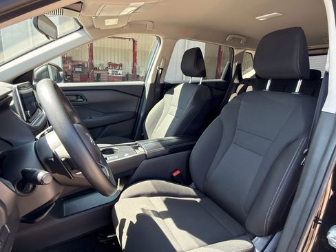 Used 2024 Nissan Rogue S image 10