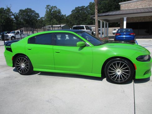 Used 2017 Dodge Charger R/T RWD image 3