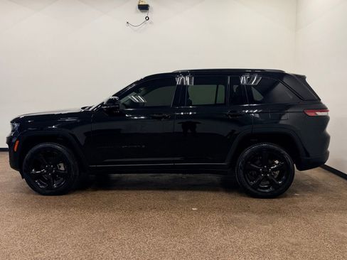 Used 2023 Jeep Grand Cherokee Limited w/ Black Appearance Package AWD/4WD image 2