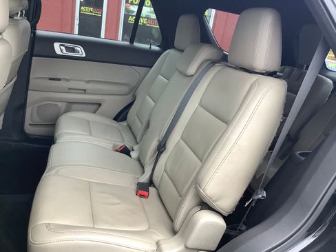 Used 2015 Ford Explorer XLT w/ Equipment Group 202B AWD/4WD image 12