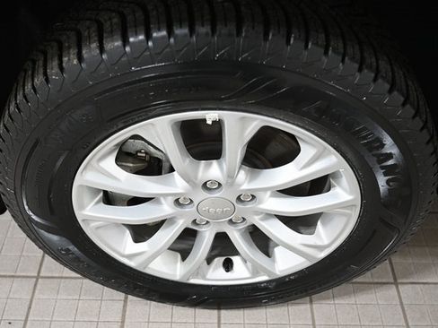 Used 2022 Jeep Cherokee Latitude Lux image 17