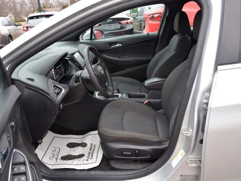 Used 2017 Chevrolet Cruze LT w/ Convenience Package image 29