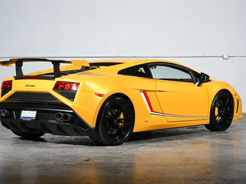 Used 2014 Lamborghini Gallardo LP 570-4 Squadra Corse AWD/4WD image 3