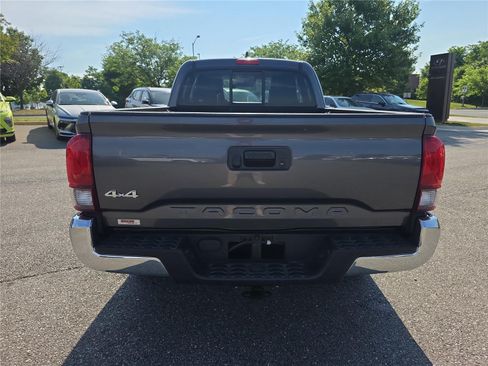 Used 2022 Toyota Tacoma SR5 w/ SR5 Appearance Package (SM) AWD/4WD image 6