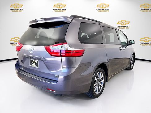 Used 2020 Toyota Sienna XLE w/ XLE Navigation Package AWD/4WD image 8