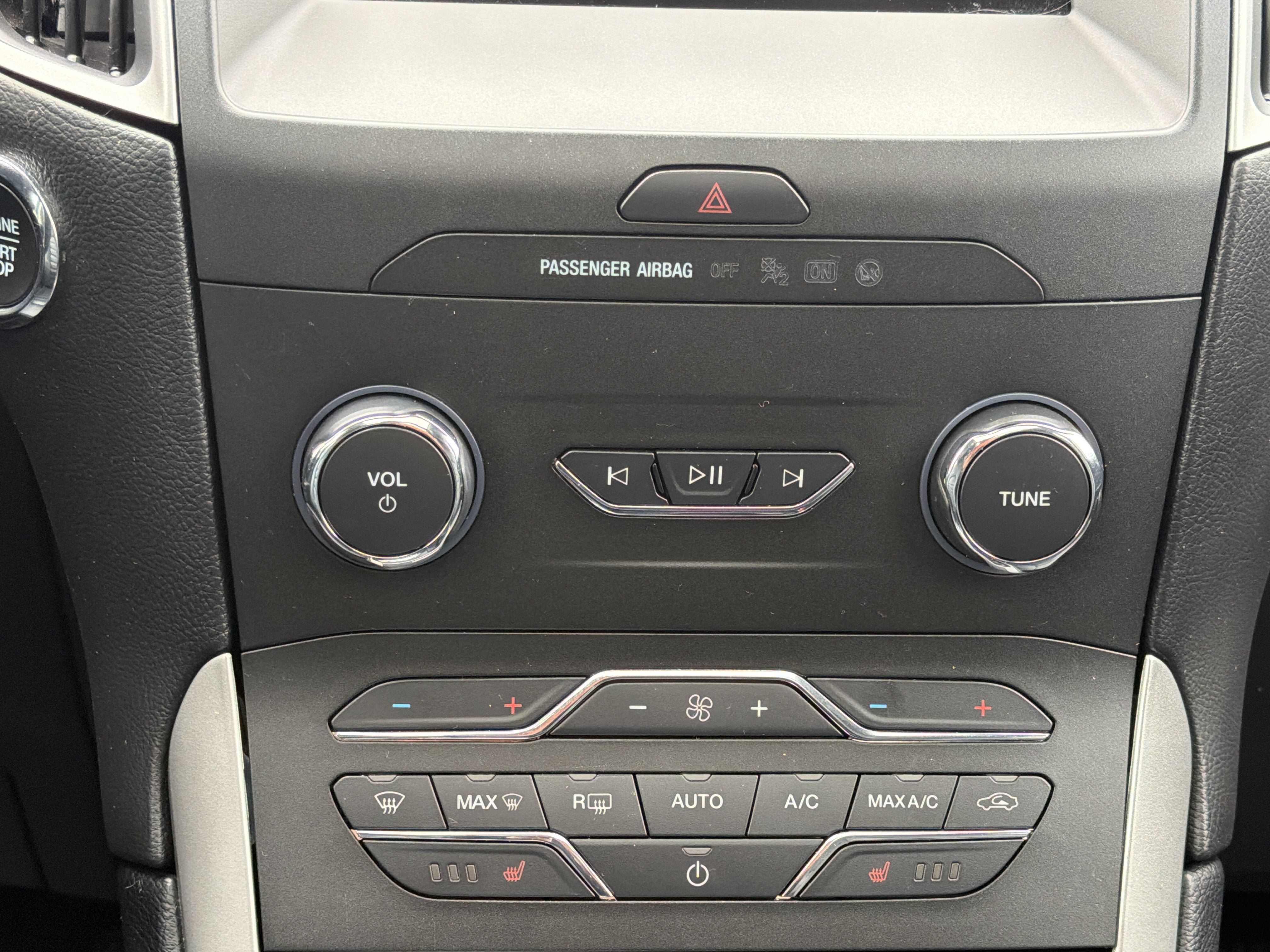 Used 2019 Ford Edge SEL w/ Equipment Group 201A AWD/4WD image 19