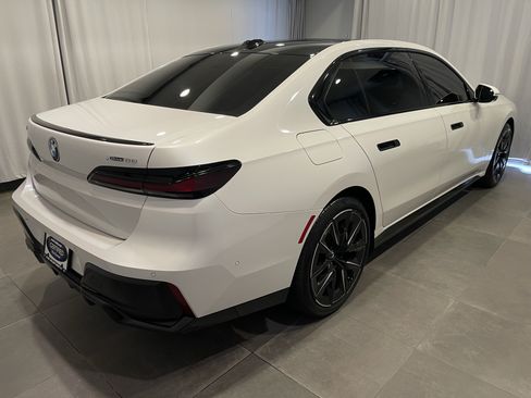Used 2023 BMW i7 xDrive60 AWD/4WD image 6