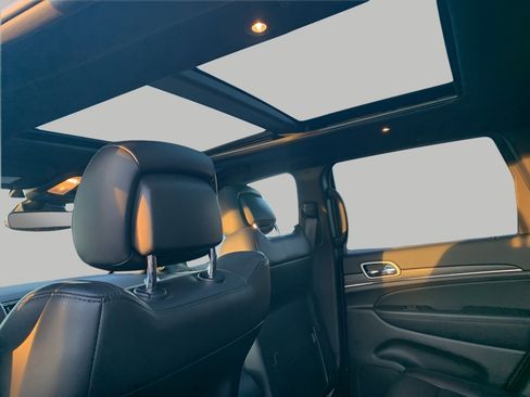 Used 2021 Jeep Grand Cherokee Limited w/ Luxury Group II image 27