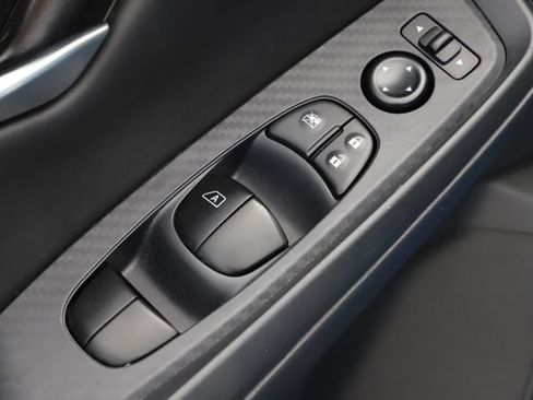 Used 2025 Nissan Sentra SV FWD image 15