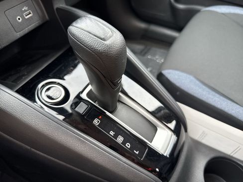 Used 2025 Nissan Versa SV FWD image 21