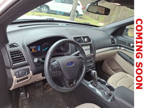 Used 2019 Ford Explorer XLT w/ Equipment Group 202A image 11