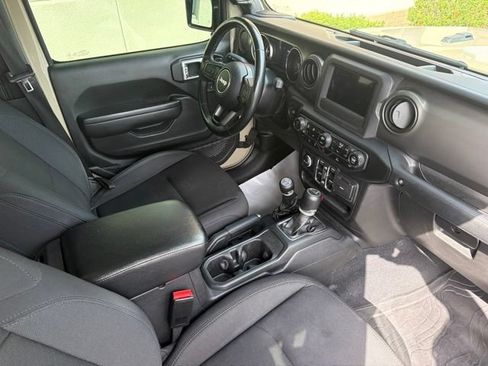 Used 2022 Jeep Gladiator Sport AWD/4WD image 17