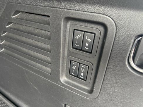 Used 2025 Buick Enclave Avenir w/ Super Cruise Package image 18