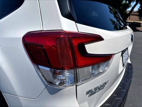 Used 2019 Subaru Forester Premium w/ All-Weather Package AWD/4WD image 32