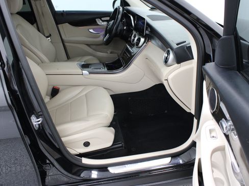 Used 2020 Mercedes-Benz GLC 300 image 38