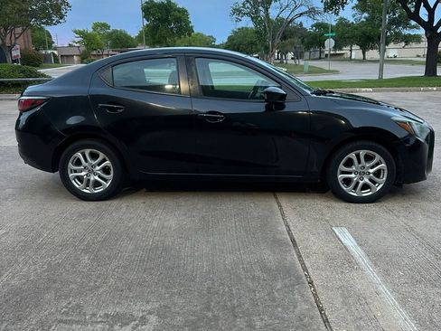 Used 2017 Toyota Yaris iA image 4