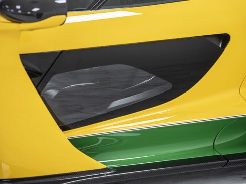 Used 2019 McLaren Senna RWD image 12