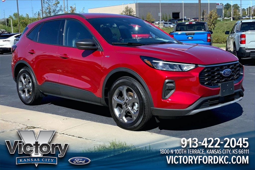 Used 2026 Ford Escape ST-Line w/ Tech Pack #1 FWD image 1