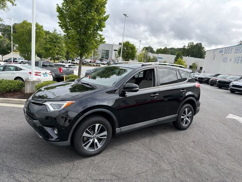 Used 2018 Toyota RAV4 XLE FWD image 5