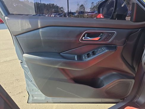 Used 2022 Nissan Rogue Platinum w/ Head-Up Display Package image 32