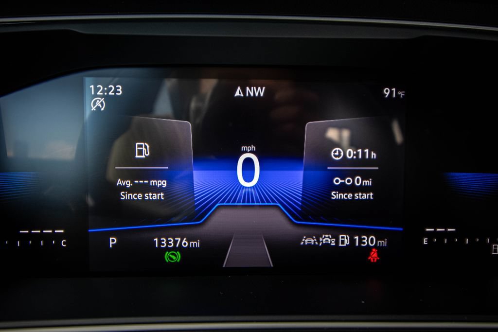 Certified 2024 Volkswagen Tiguan SE R-Line FWD image 38