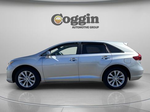 Used 2015 Toyota Venza XLE image 4