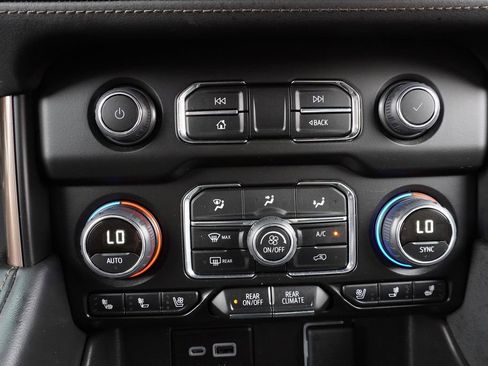 Certified 2024 Chevrolet Suburban High Country image 21