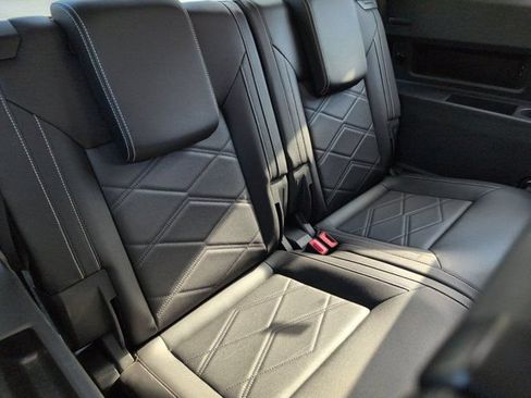 Used 2025 Volkswagen Atlas SE FWD image 29